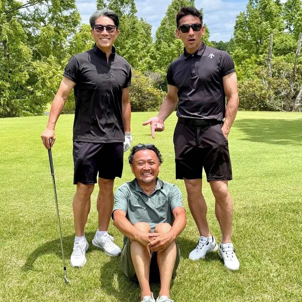 「マイアミの奇跡」を戦ったアトランタ五輪世代のあの2人が一緒にゴルフ！鍛えられた体に「イケオジ、チョーカッコいい！」「筋肉やばっ」