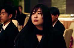 植草歩、クールな1枚を公開！「みさき先輩の撮る写真が好き」