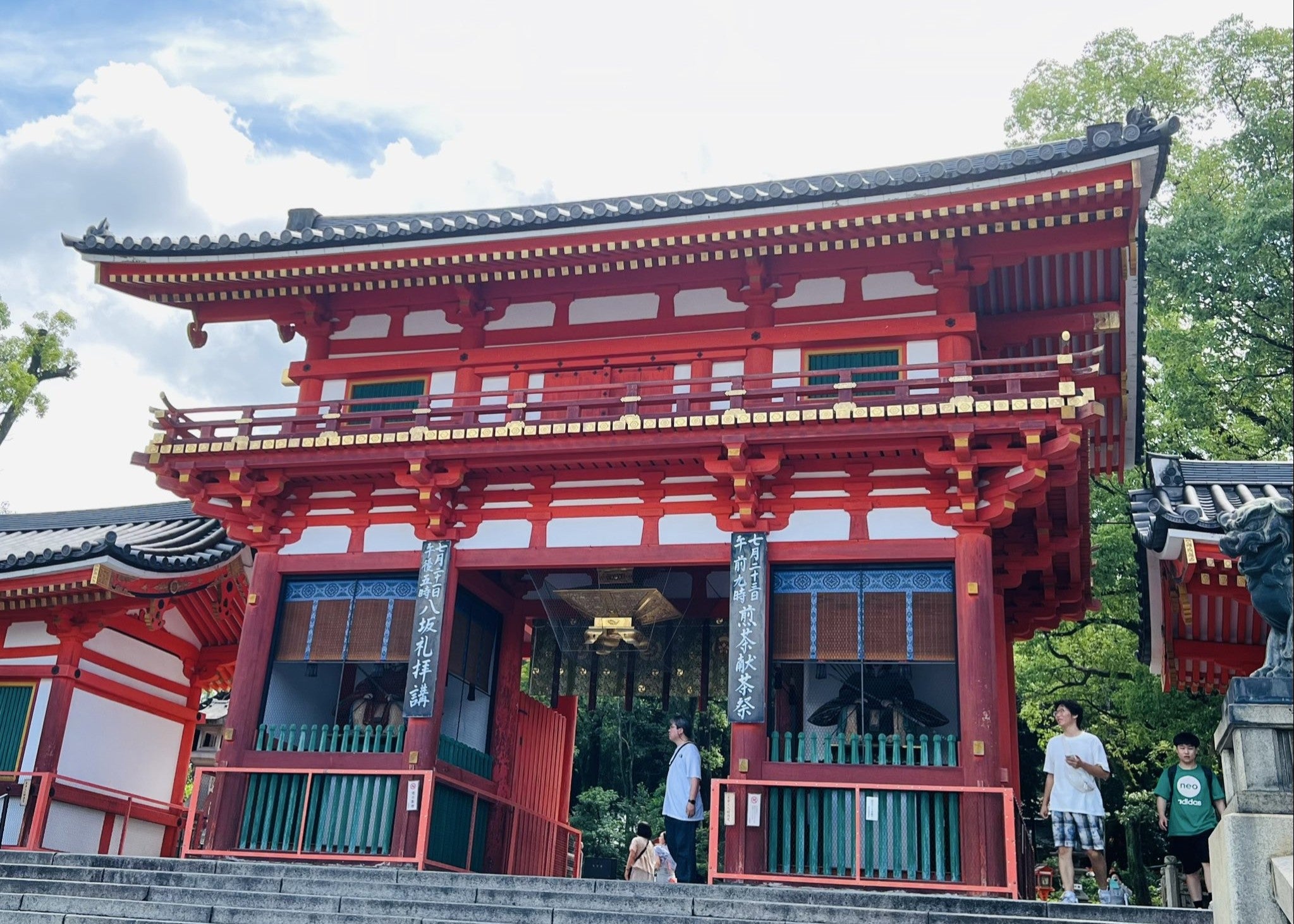 COWCOW多田、「ウォーキングランチ」で八坂神社を訪問！歩数とグルメも紹介