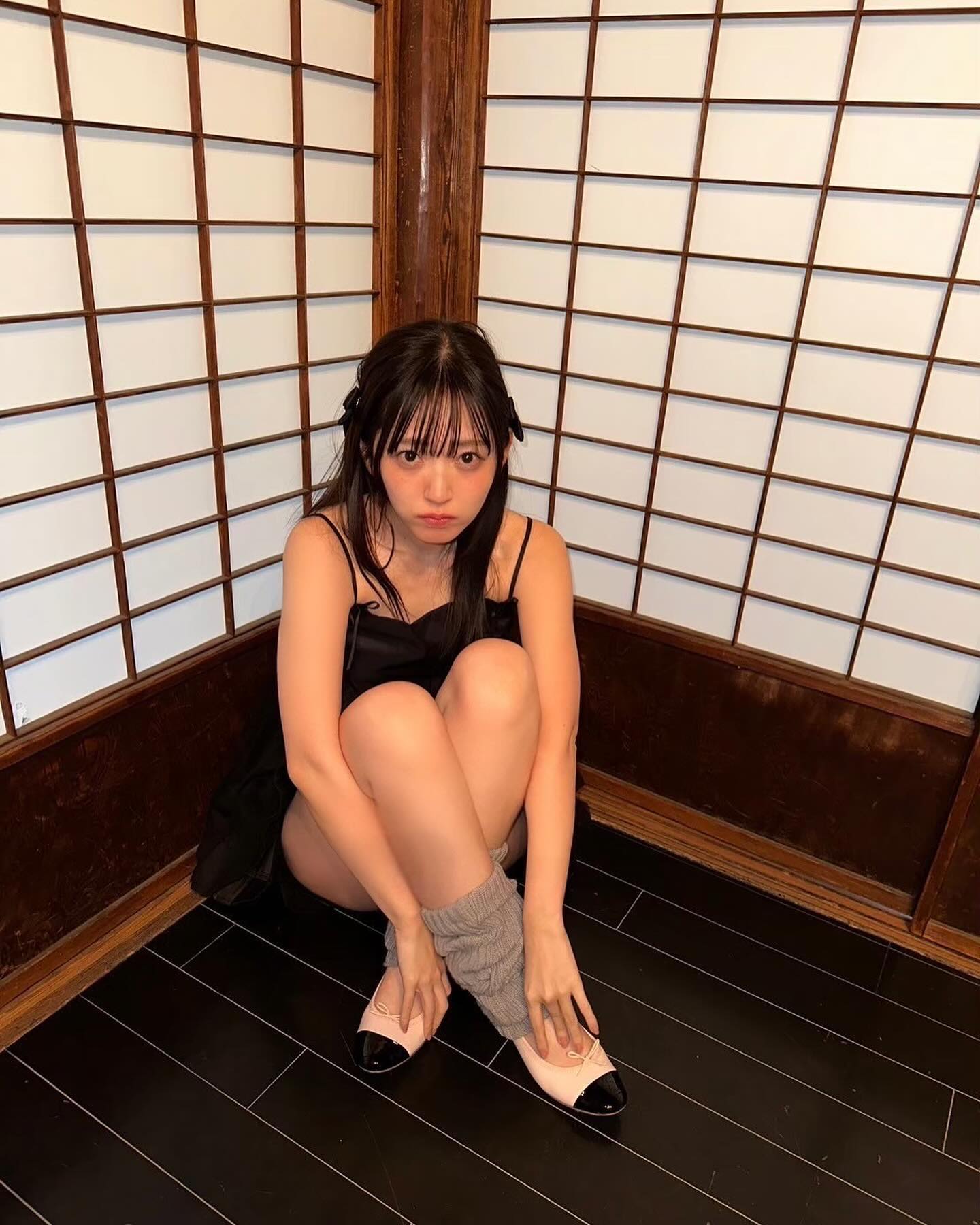 「上目遣いかわいすぎるよ」鈴木愛理がオフショット公開！