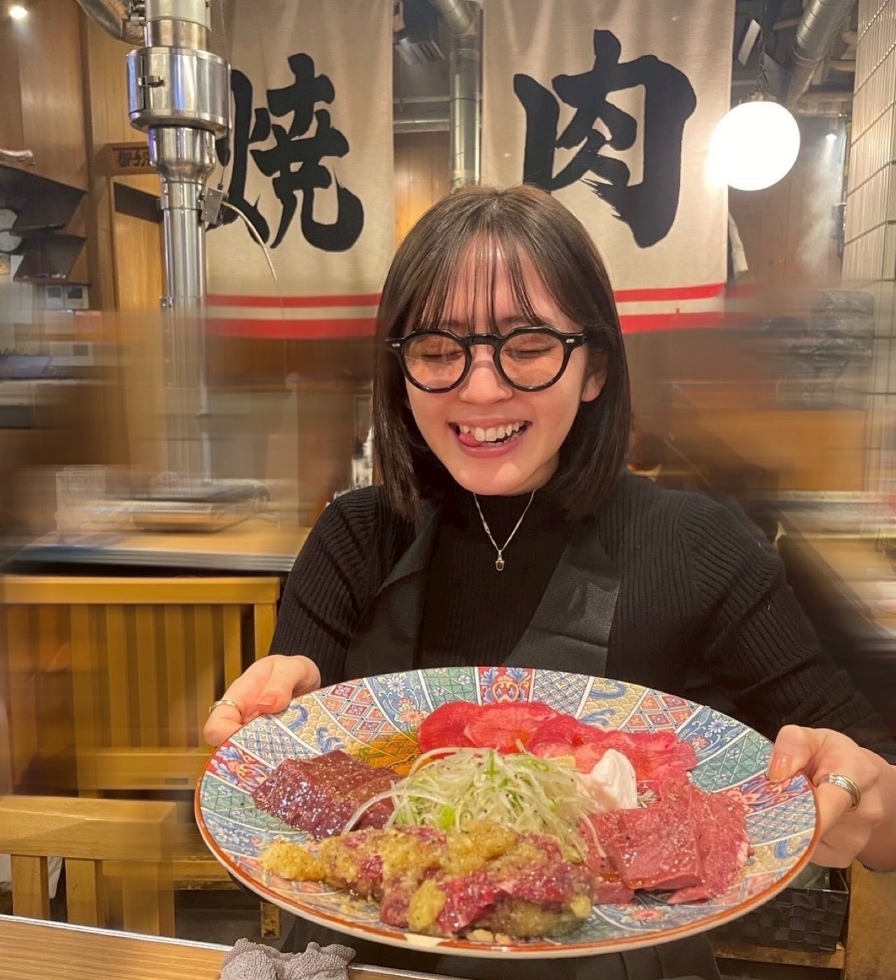 「名古屋に行くとこれ」鈴木愛理、焼肉満喫ショットに反響