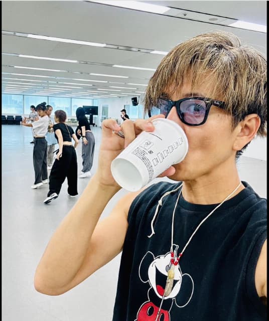 木村拓哉　練習後のオフショット公開！コーヒー片手にイケメンショット