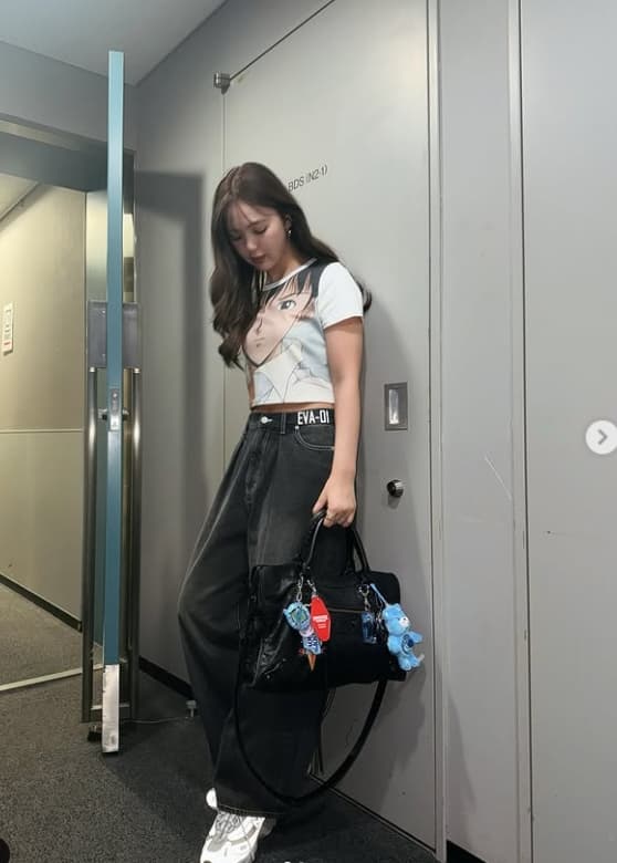 「私服がまんまエヴァすぎて草」藤田ニコルの推し愛あふれるカラーリングに拍手