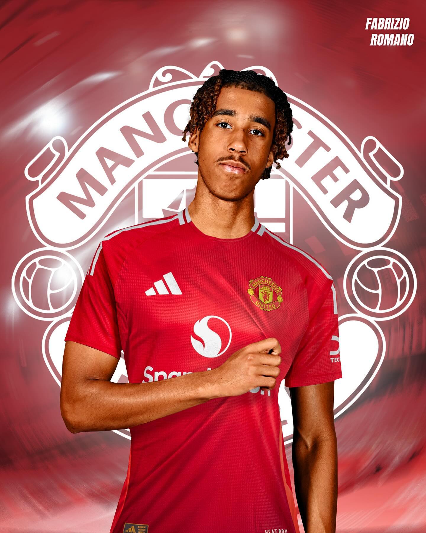 「HERE WE GO! 」マン・Uが18歳の新星DFと長期契約で合意に！