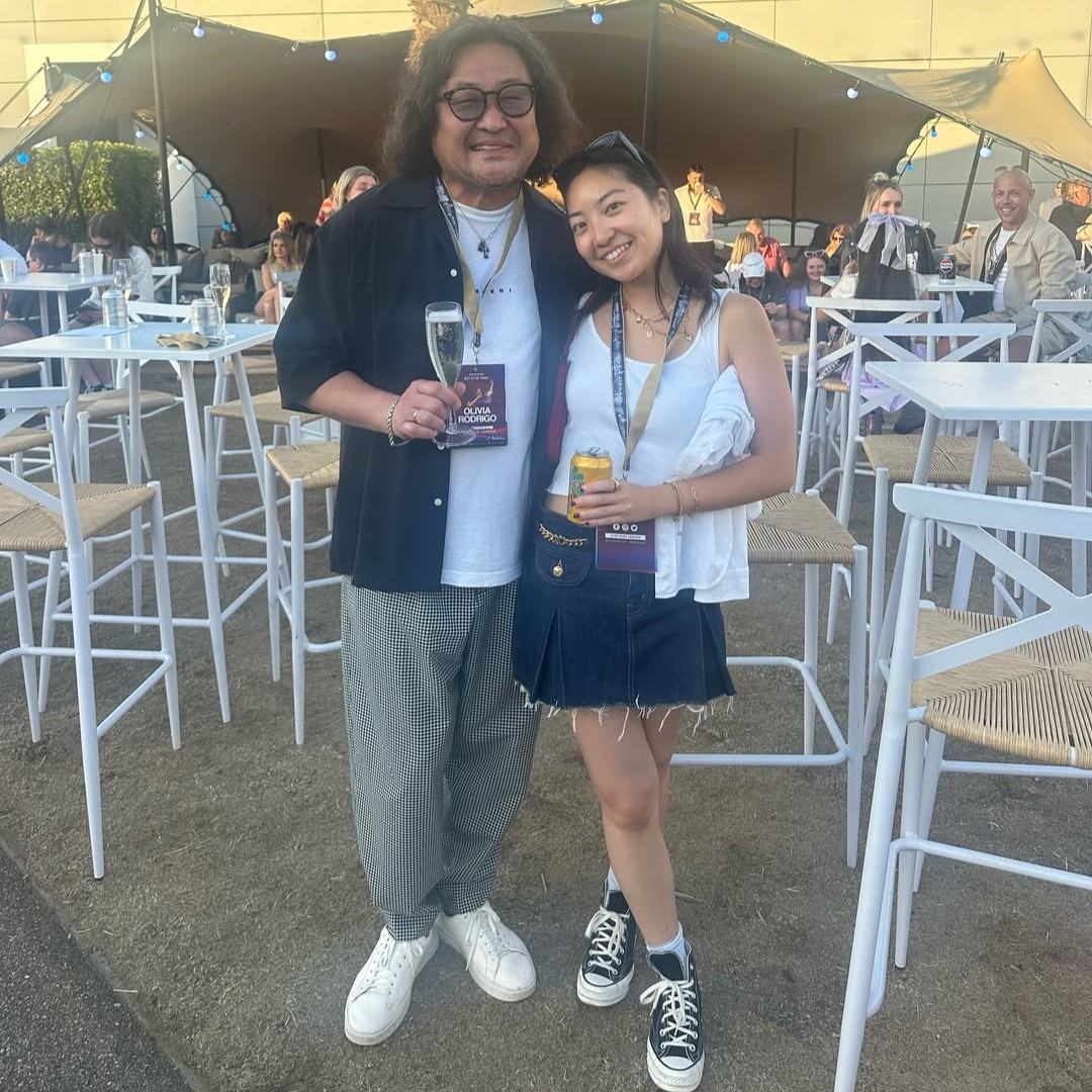 葉加瀬太郎が娘と”お揃コーデ”でライブ参戦！仲良し親子2ショットが話題に