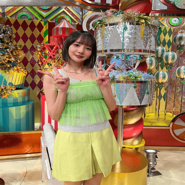 岡田紗佳が「くりぃむクイズミラクル9」へ出陣！ショーパン美脚ルック