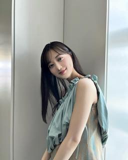 元アイドル オフショルコーデで登場にファン悶絶 いいね12万越えの最新投稿が話題に