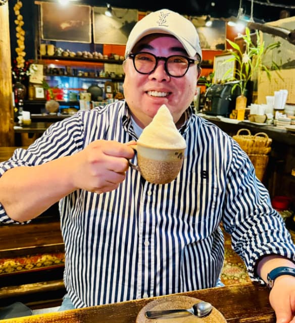 ドランクドラゴン塚地、沖縄の珈琲店で「ふぇーでーびる〜」とぶくぶく珈琲を堪能