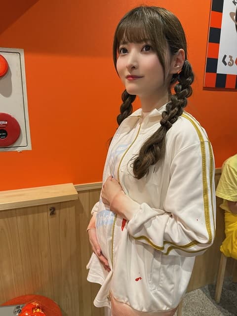 「めちゃきゃわなんですけどー！」わんこそば挑戦アイドルのお腹ぽっこりショットに反響