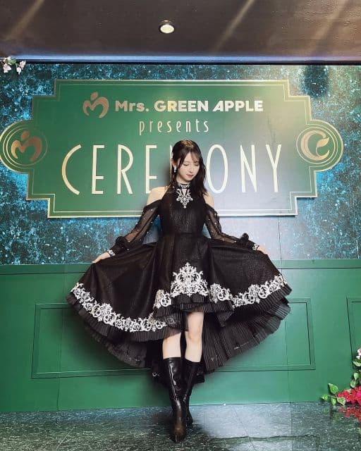 黒ドレス姿が美しいを超えている！日向坂46 ・金村美玖 最新ショットが贅沢すぎる！