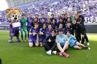 「クリーンシート期待してますっ！」木稲瑠那、“気合の集合ショット”で試合当日を報告！