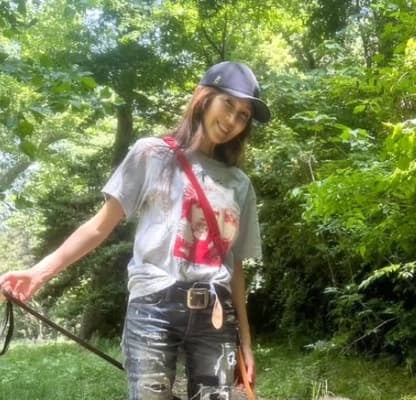 歌手・工藤静香 愛犬とのニッコニコの2ショットを披露！「ルンちゃん可愛い」と話題に！