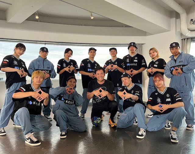 「なにポーズとか名前はついてるのでしょうか🤗」杉谷拳士が話題のダンスチームと謎ポーズを披露👀