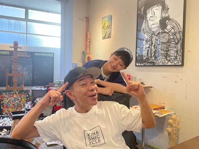 「まるで父娘みたい！」女優の奈緒が人気芸人とのツーショットを投稿