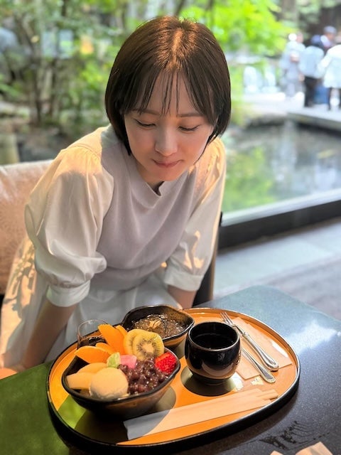 夏の清き一票を！河出奈都美アナ、あんみつ vs ところてんで話題に