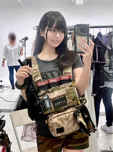 「え？超可愛い」迷彩ミリタリーな姿の東雲うみにファンメロメロ