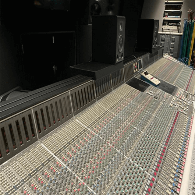 スガシカオ、パワー全開！コンサート前でも鋭意にレコーディング