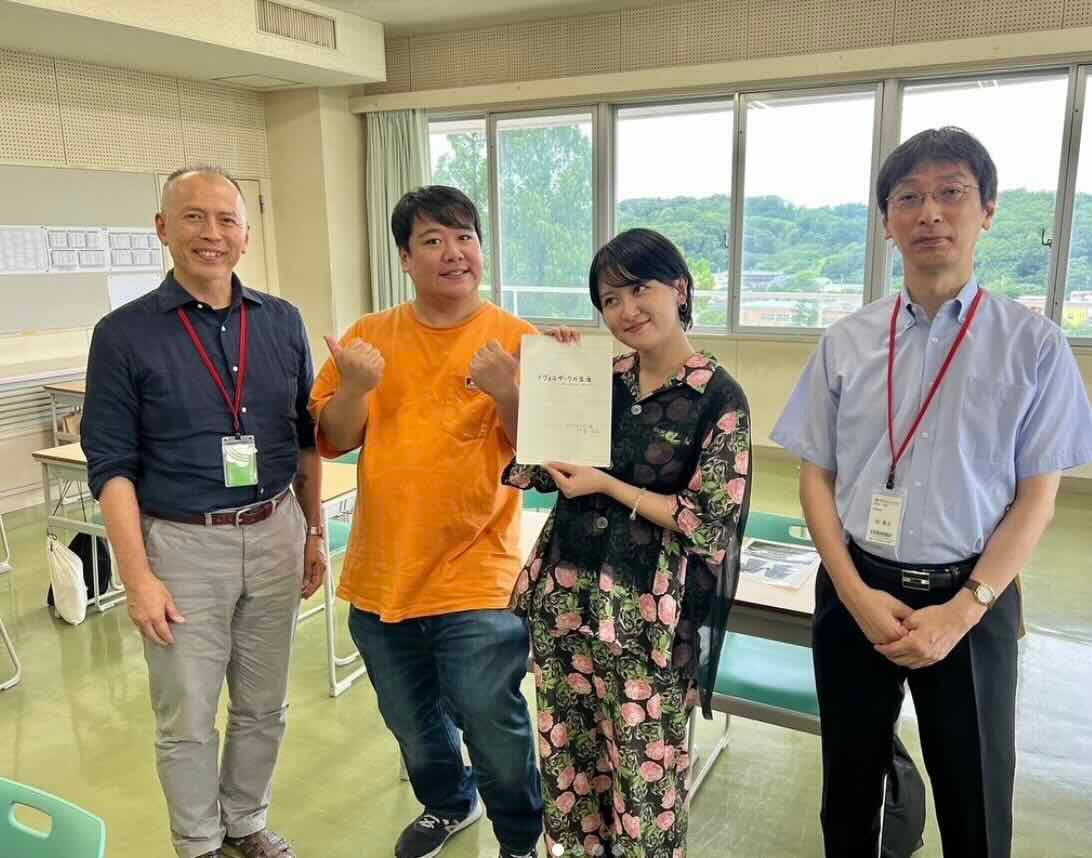 「マジ母校」あの人気芸人が母校に訪問！「#こんな素敵な名前の学校を卒業したのに不純でごめんネ」