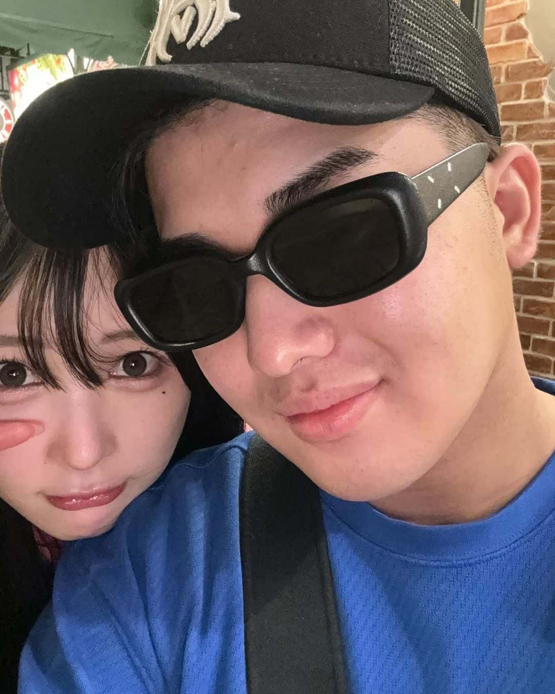 大人気YouTuberが沖縄を満喫「また鼻毛でてる」とファンからの指摘が殺到