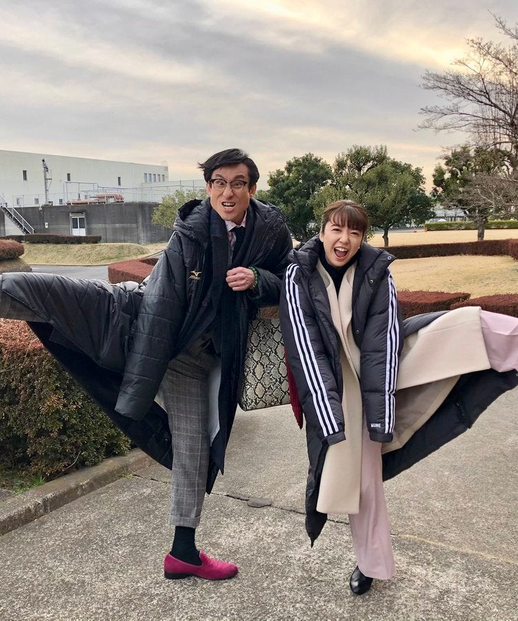 「ポーズ謎すぎる笑」なだぎ武 あの超人気女優の誕生日をお祝い！！ポーズが気になると話題に