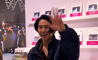 「神対応すぎて泣ける…」三宅健、写真集イベントの舞台裏動画がファンの涙腺を直撃！