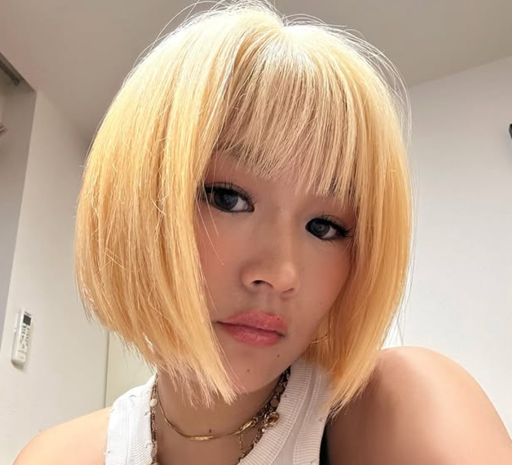 金髪ショートで大胆イメチェン！ReiNa、振付師の“新しい私”を公開