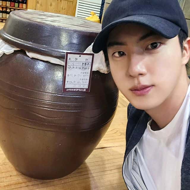 来年6月に除隊予定のBTS・JIN 突然の大量投稿が話題に👀