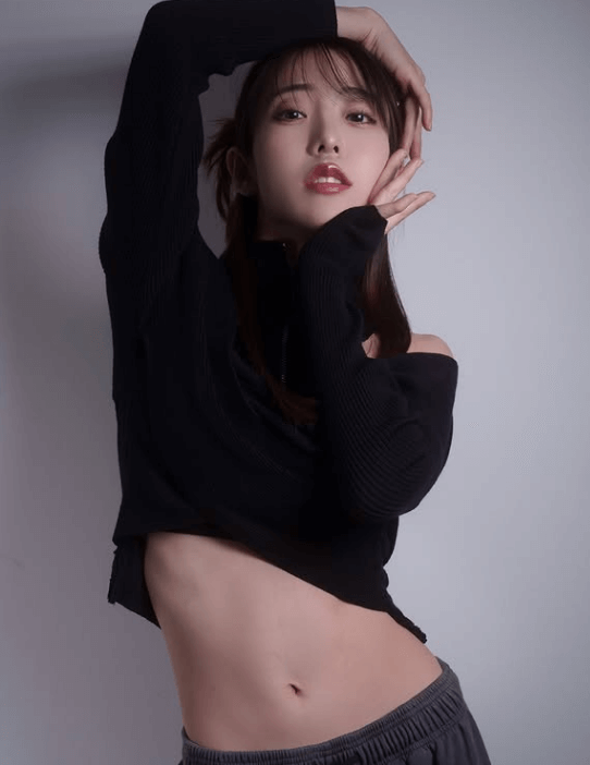 「お顔が良い女すぎです」元グラドルの美女ダンス講師、ファン絶賛の“スタイル抜群”ショット公開！「スタイルも表情もカッコ良すぎ」