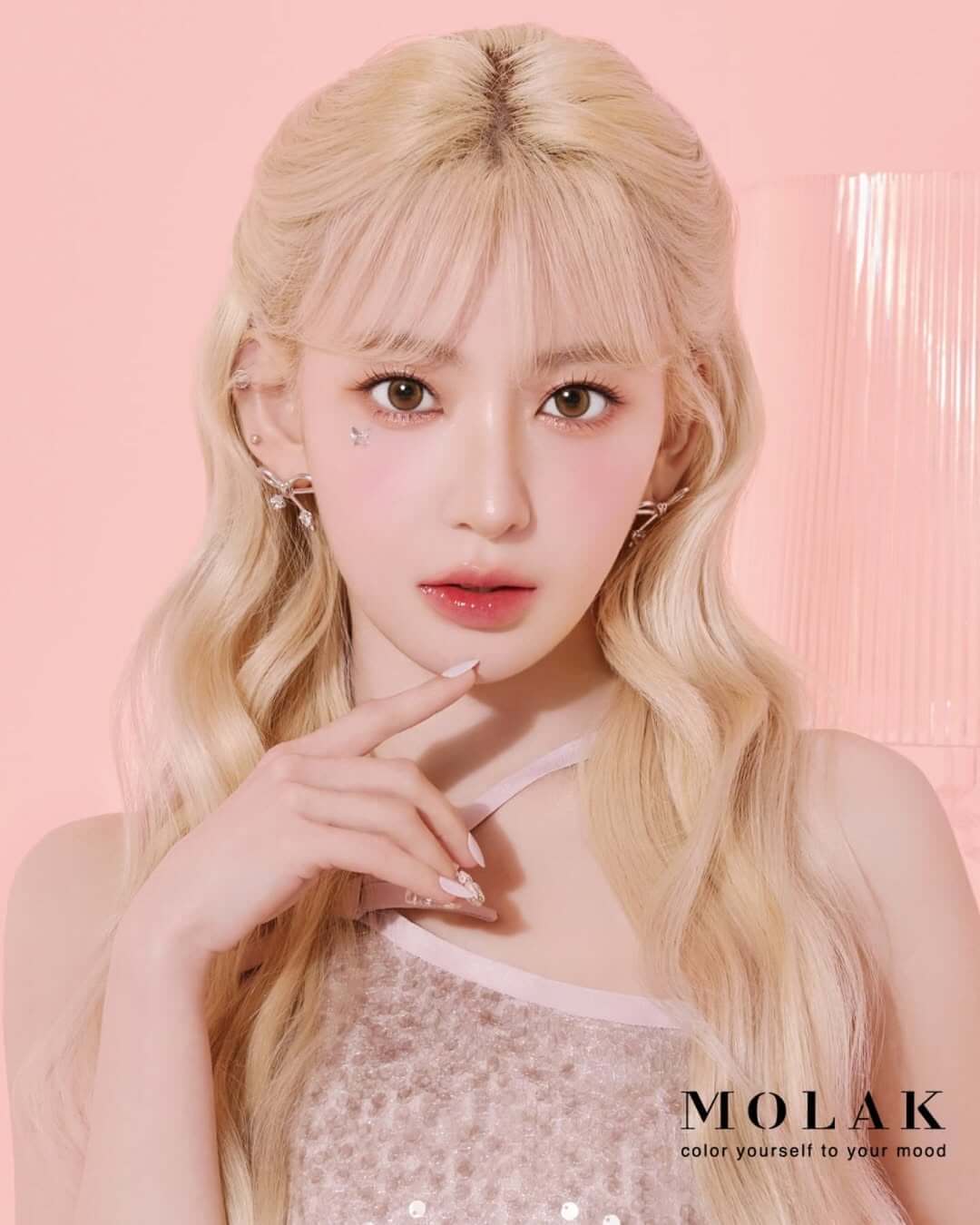 LE SSERAFIM・宮脇咲良、『MOLAK(モラク)』の新色発売を報告！