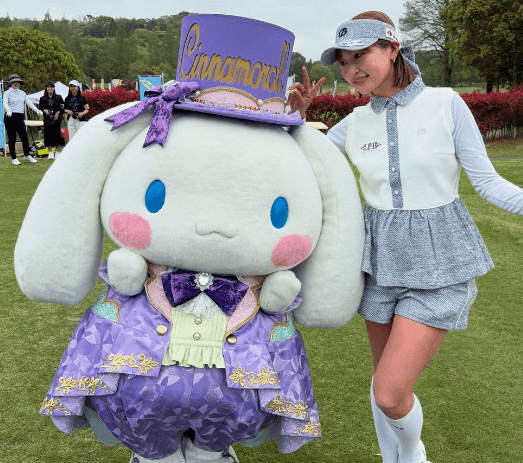 「可愛いの渋滞」美女ゴルファー、人気キャラとの”お戯れ・ショット＆ムービー”を披露！可愛すぎと反響「かわいいですよ」