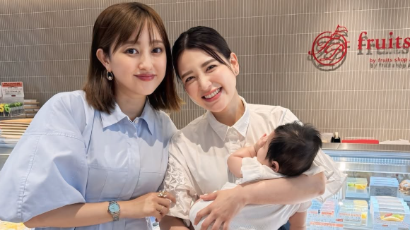 子連れママの“私服お出かけ姿”が話題に…人気タレントが魅せたオフの笑顔とは？