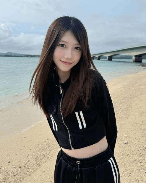 ”ドキドキ不可避”AKB48・千葉恵里、秋の海で”潮騒香るときめきショット”を披露！「沖縄えりい美しいぜ」