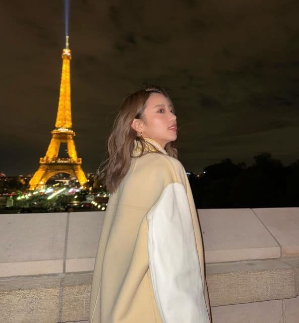 「いい女感えぐい」中町綾、念願のエッフェル塔とのショットが話題に！