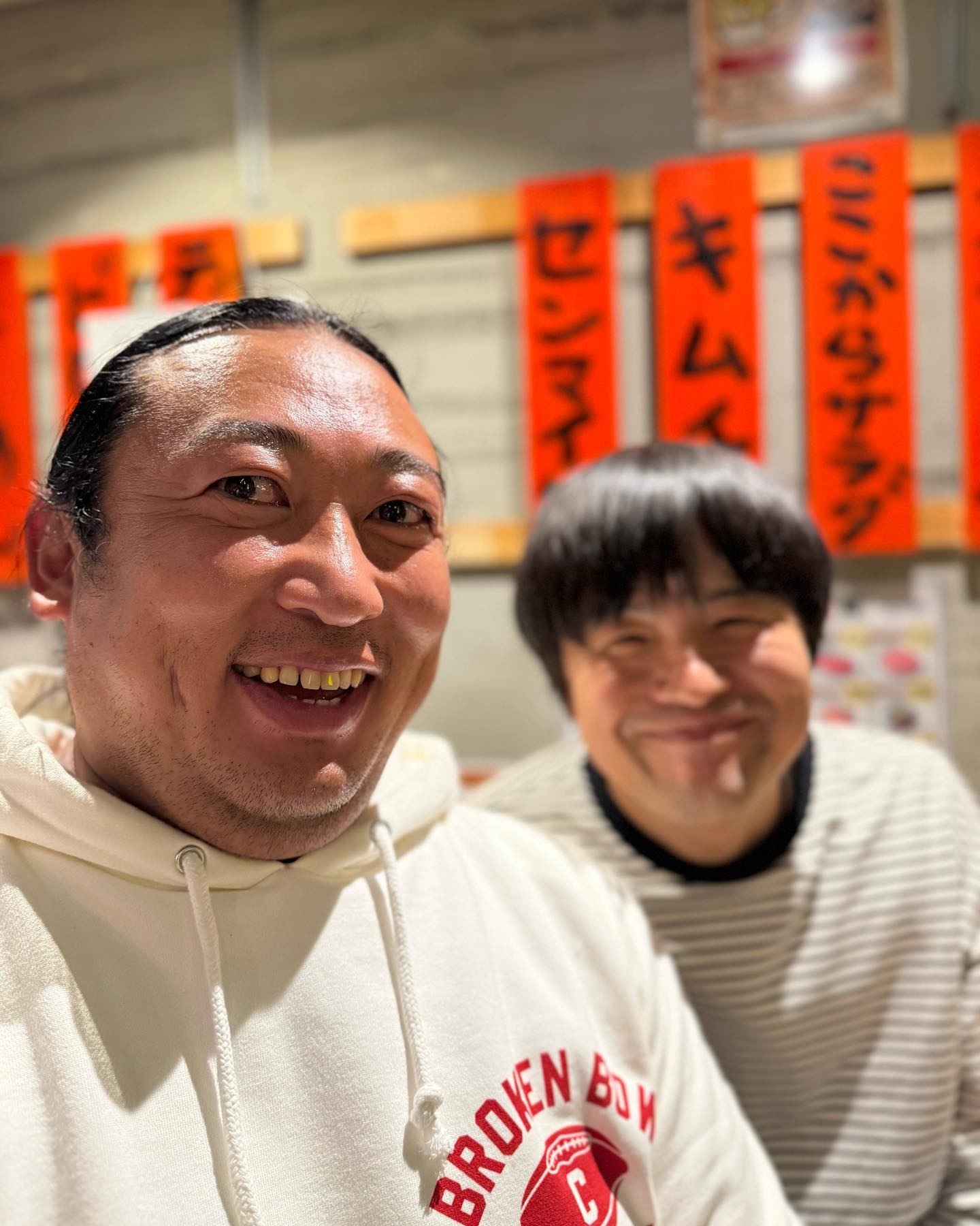 バカリズムが収録終わりの焼肉へ 気になる秋山の「目ヂカラ」👀