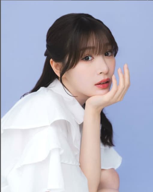 「証明写真すぎる」中川紅葉の複数枚のショットにファン「素敵！」のコメント