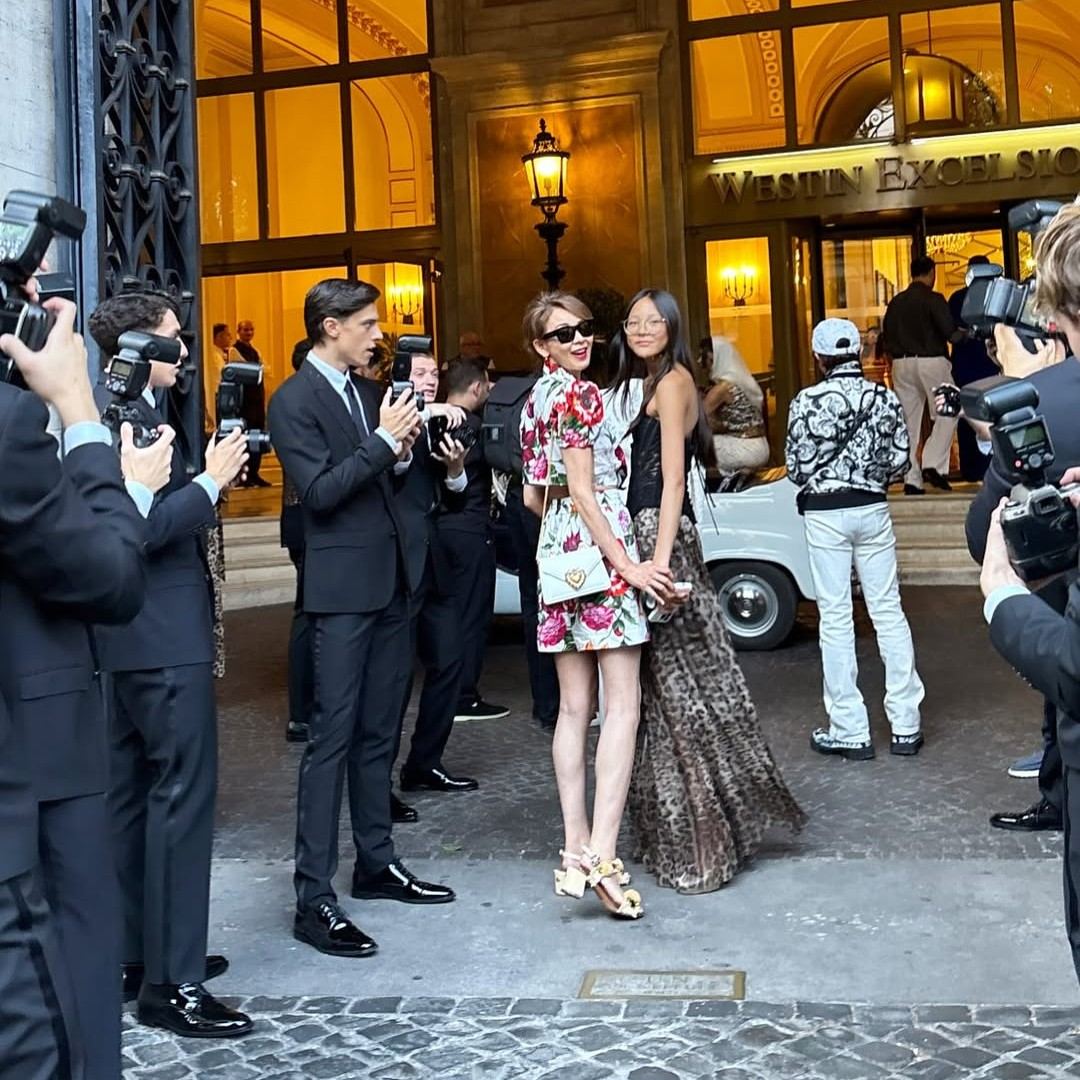 モデルのSHIHOが娘サランとドルガバのイベントへ。母譲りの抜群スタイルを披露し「カッコいい」「世界的なモデルになりそう」