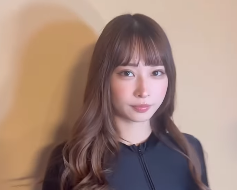 大野真依、クールに決めるもハプニング！「髪の毛が口に入る女！？」