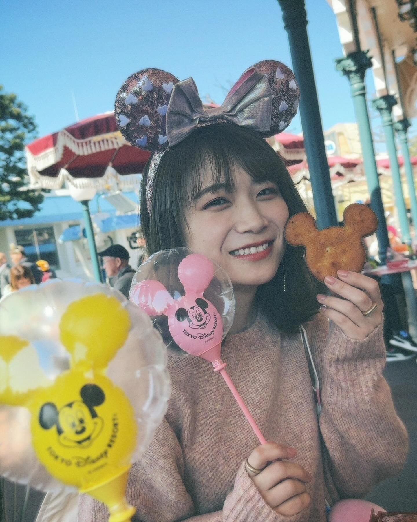 秋元真夏が可愛すぎる最新ディズニーショットを公開