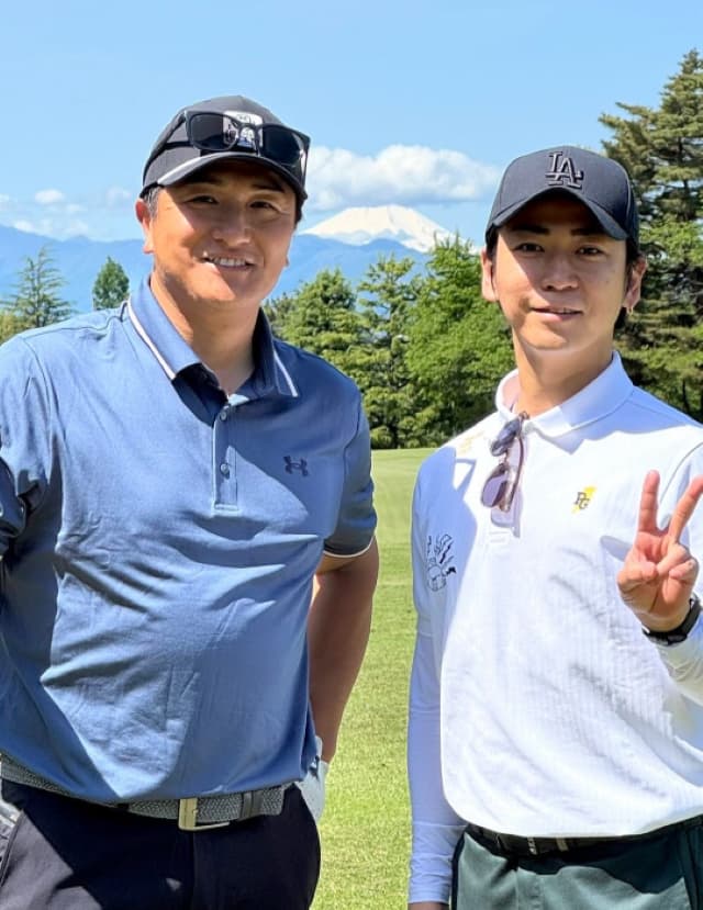 高橋由伸が亀梨和也とゴルフを満喫「ステキな2ショット」などと話題に