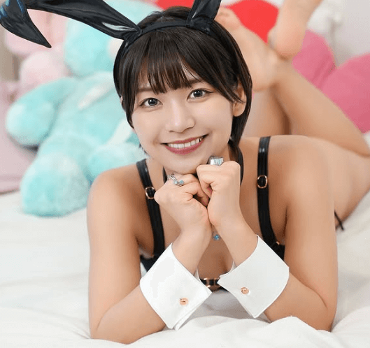 「バニーちゃんはお好きですか？」話題の道産子ガール、電車内で魅せた”反則的・バニコス”ショットにファン・ノックアウト！