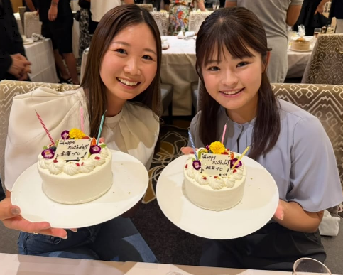 「嬉しかったです」美女ゴルファー、男子プロの迫力に仰天！誕生日祝いのバースデーフォトも公開