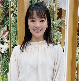 紀真耶、可愛いスカート姿で「有働Times」出演！ファンから絶賛の声が続々！！