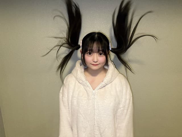 「こうなるんかな〜？」HKT48メンバーの”荒ぶる”ツインテ姿にファン「天才」