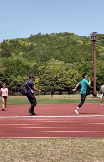 「これ凄く大事」桐生祥秀がチューブを使ったトレーニングの様子を公開！