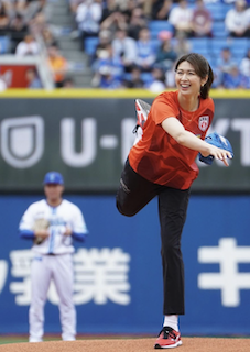 木村沙織 185㎝長身から生まれる美投球にファン感激「始球式を投げさせてもらいました！」