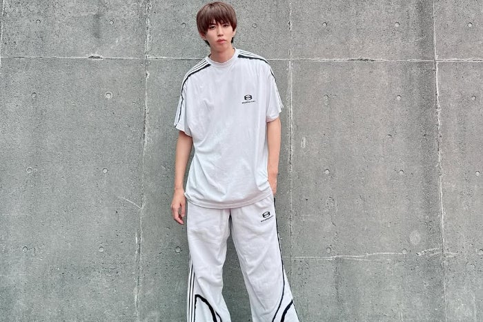 一体何頭身なの！？はじめしゃちょーのホワイトコーデ、スタイルも良すぎでしょ