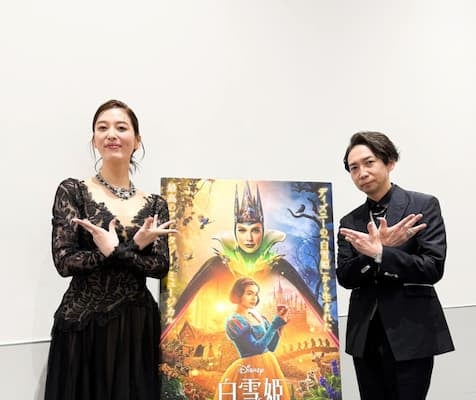 諏訪部順一が女王＆魔法の鏡でツーショット！白雪姫のイベント終わり