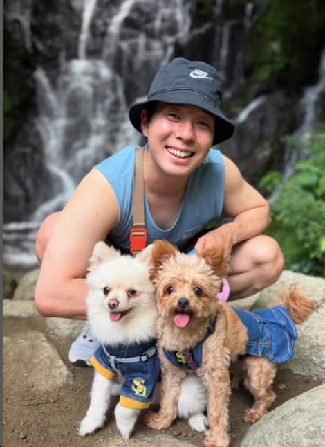 ソフトバンクのあの選手が久しぶりのオフに愛犬たちとほっこり時間を堪能！「癒される」