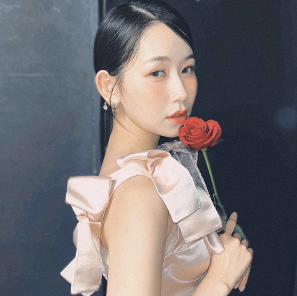 ME:Iのリーダー・MOMONAがプリンセスすぎる！「可愛いし綺麗」「美の女神」と話題に