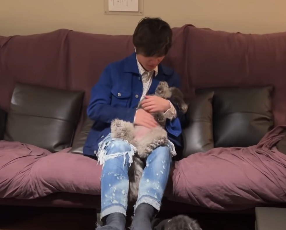 宇野昌磨の愛犬との“もふもふ動画”にファン悶絶「みんなが楽しそうな姿をみれて幸せです😌🌸💓」